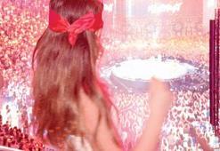 Ana-kız konserde eğlendi