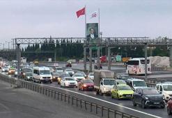 Bayram trafiği başladı! İstanbul'da yollarda araç kuyrukları oluştu