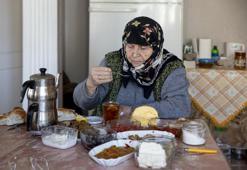 Doktorlar kesin bir dille yasaklıyor ama dinleyen yok! Türkiye'nin yaşlıları ondan asla vazgeçemiyor