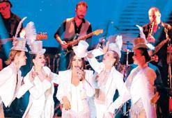 Nükhet Duru'dan beyazlar içinde konser