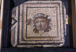 Bakan Ersoy'dan Zeugma müjdesi! 'Çingene Kızı' mozağinin kayıp paneli yıllar sonra Türkiye'ye dönüyor