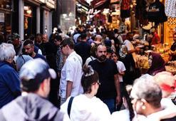 Arife günü Eminönü'nde insan seli! Adım atacak yer kalmadı