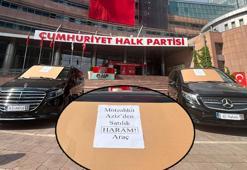 Özgür Özel'in 2 makam aracı CHP Genel Merkezi önünde satışa çıkarıldı! Üzerinde dikkat çeken yazı
