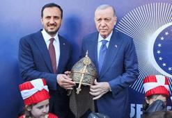 Cumhurbaşkanı Erdoğan'a özel hazırlanan miğfer hediye edildi