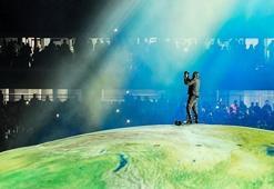 Kanye West İstanbul'da 118 bin senkronize ışıklı bileklik ile dünya rekoru kırdı