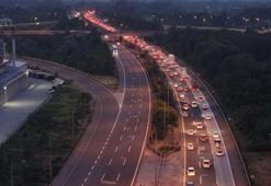 Bayram bitti trafik bitmedi: Düzce geçişinde kilometrelerce kuyruk