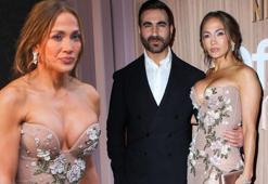 Jennifer Lopez'in göğüs dekoltesi galaya damga vurdu