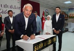 Bakan Ersoy'dan yeni evlenen çifte sürpriz