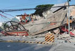 Filipinler'i 7.8'lik deprem vurdu! Tsunami alarmı verildi
