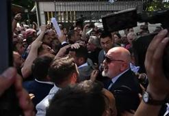 Kapılar kilitlendi, polis barikat kurdu! TBMM önünde CHP'liler arasında arbede