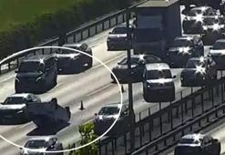 TEM'de otomobil, 2 araca çarparak takla attı! Trafik sıkıştı