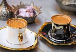 Eski kahve ustaları bu sırrı herkesten saklıyor:Cezveye sadece tek bir damla ekleyin...Taş gibi köpürüyor, telvesi anında dibe çöküyor!