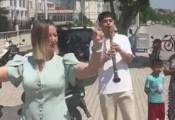 Mahkemeden çıkan karar sokakta şenliğe dönüştü! Evliliğinin bitişini lokma dağıtarak kutladı