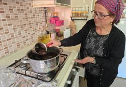 Reçel ve sirkeden sonra bir ilk! 18 saat boyunca kaynatılıyor: Sirke ve sarımsak faydasını artırıyor, 'Sayesinde rahatsızlıklarımdan kurtuldum'