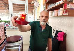 Duymayan kalmadı, müdavimi çok! 40 yıllık çaycının ocağında çay, dilinde şiir eksik olmuyor: 'Çağımızın şekeri...'