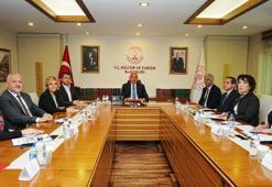 Bakan Ersoy turizm sektörünün temsilcileri ile bir araya geldi