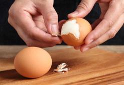 Haşlanmış yumurtanızı tek hamlede soymak ister misiniz? Bunca yıl boşuna uğraşmışız