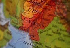 Pakistan'da güvenlik güçlerine ait karargaha saldırı