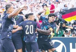 Almanya şokta Paraguay’da bayram