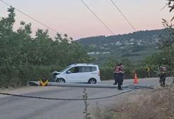 Kaza yapan sürücüye yardıma giden genç elektrik akımına kapıldı