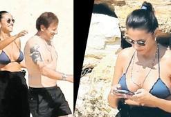 Genç sevgilisiyle tatilde