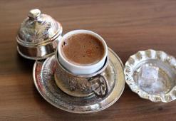 Türk kahvesini ikinci kez taşıranlar dikkat! Köpüğünü bu yüzden kaybediyormuş