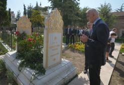 Bakan Ersoy'dan Fatih Külliyesi Haziresi'ne ziyaret! Fatih Sultan Mehmed Han ve ilim dünyasının öncüleri dualarla anıldı