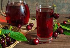 Rengiyle göz kamaştırıyor, yudumlayan bir daha istiyor! Şeflerin gizli dokunuşuyla ev yapımı kirazlı limonata nasıl yapılır?