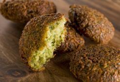 Haşlanmış nohutla 5 dakikada hazır! Dışı çıtır, içi yumuşak falafel tarifi