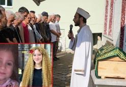 Parkta annesiyle birlikte hayatını kaybeden 4 yaşındaki Öykü Naz'a hüzünlü veda
