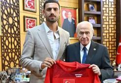 MHP Genel Başkanı Bahçeli, A Milli Futbol Takımı oyuncusu Merih Demiral'ı kabul etti
