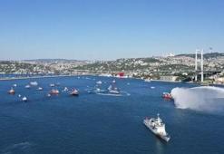 İstanbul Boğazı’nda 15 Temmuz şehitleri için anlamlı kortej! 253 gemi sulara açıldı