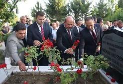 15 Temmuz’un kahramanı Ömer Halisdemir kabri başında anıldı