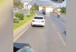 Antalya'da itfaiye aracına yol vermeyen sürücü cep telefonu kamerasına yansıdı