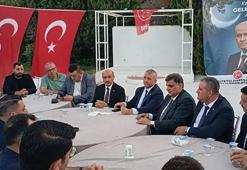 İzmir'de MHP'ye katılan 350 kişiye rozet takıldı