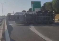 Büyükçekmece'de beton tankeri devrildi! TEM'de trafik durdu