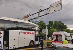 Eyüpsultan'da yolcu otobüsü ve otomobil çarpıştı: 2'si ağır 30 yaralı