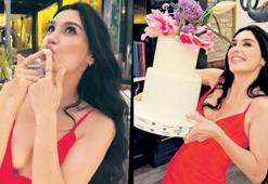 Kırmızı şıklık! Burcu Kıratlı yeni yaşına 'Merhaba' dedi