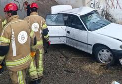 Bursa'da facia gibi kaza! Otomobil köprü altındaki beton duvara çarptı: 3 ölü 2 yaralı