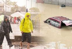 Meteoroloji uyarmıştı... Sağanak yağış hayatı felç etti