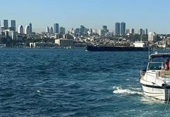 İstanbul'da Kız Kulesi önlerinde sürüklenen tekne kurtarıldı