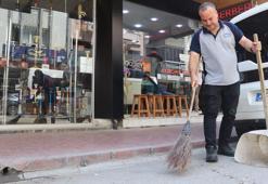 Milyonlar onu dinledi! İzmir'de çöp süpürürken söylediği şarkılar hayatını değiştirdi
