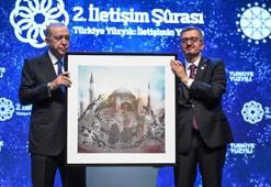 Cumhurbaşkanı Erdoğan'a İletişim Başkanı Duran'dan anlamlı hediye