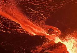 Kilauea Yanardağı 52'nci kez patladı! Lavlar 30 metre yüksekliğe ulaştı