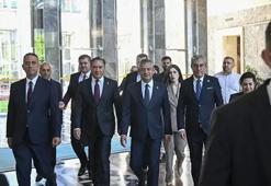 200'ün üzerinde belediye başkanı CHP'den istifa ettiğini ve YENİ Parti'ye katılacağını duyurdu