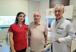 Şah damarı ameliyatına uyanık girdi! Doktorlarla konuşarak sağlığına kavuştu