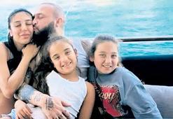Berkay ailesiyle teknede doğum günü kutlamasında