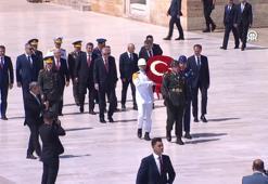 Cumhurbaşkanı Erdoğan, YAŞ toplantısı öncesi Anıtkabir'i ziyaret etti