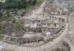 Aspendos'ta şifanın 1800 yıllık dev heykeli gün yüzüne çıktı