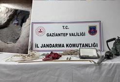 ‘Define var’ diye evin altını köstebek yuvasına çevirdiler! Jandarma baskınıyla yakalandılar